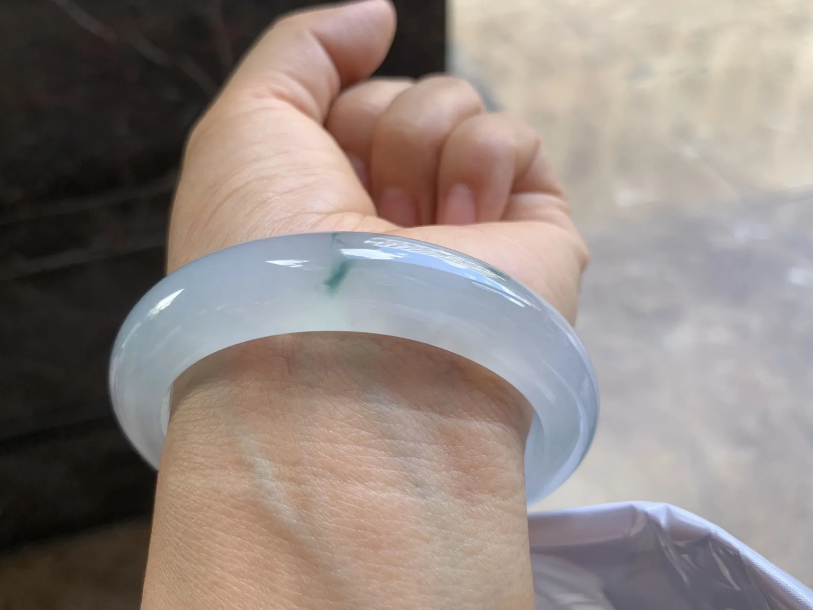 56.5-13-8.5mm
冰种飘花手镯 水润光泽 清爽干净