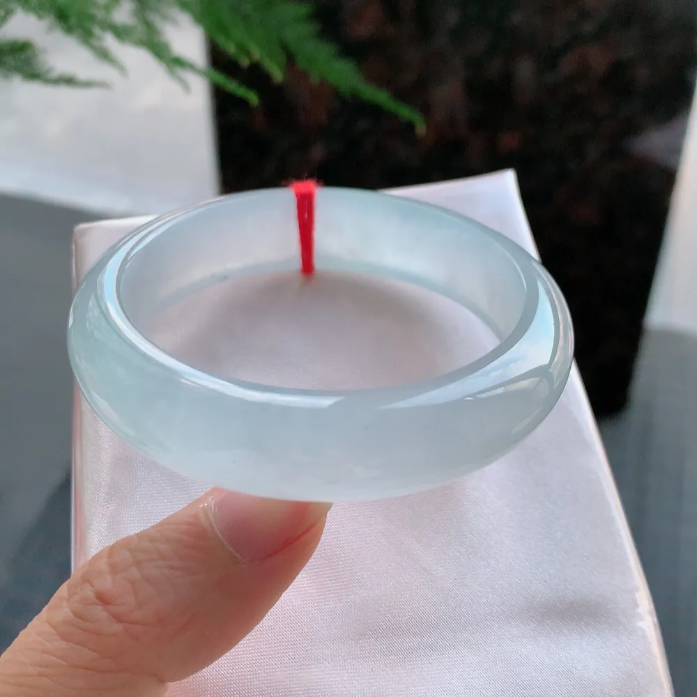 正圈高冰种 无瑕 尺寸:53.8/13.9/7.9 宽版 荧光闪闪