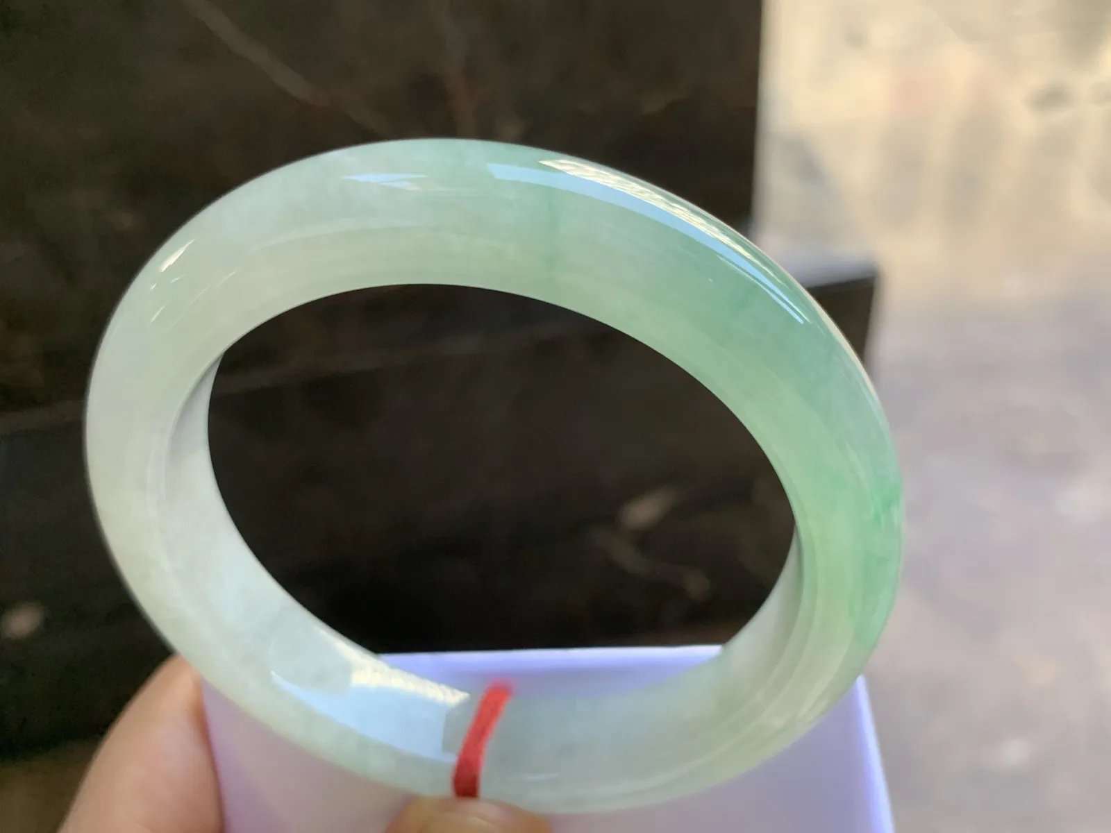 61-12.8-10mm
带色手镯 底子细腻 水润清新