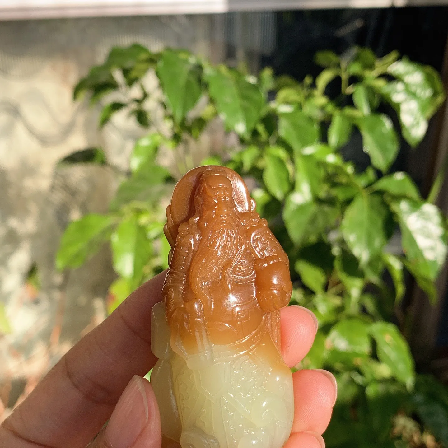 新疆且末糖武财神关公挂件。尺寸70/32/15重51克。玉质细腻油润。手推出油。品相大气。lt251120