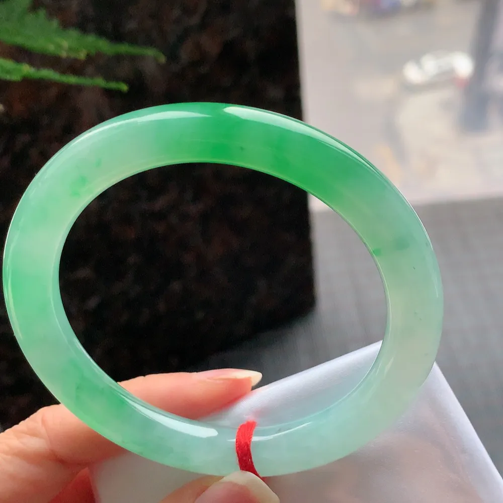 圆条高冰阳绿 无瑕 尺寸:59.4/9 种色俱佳