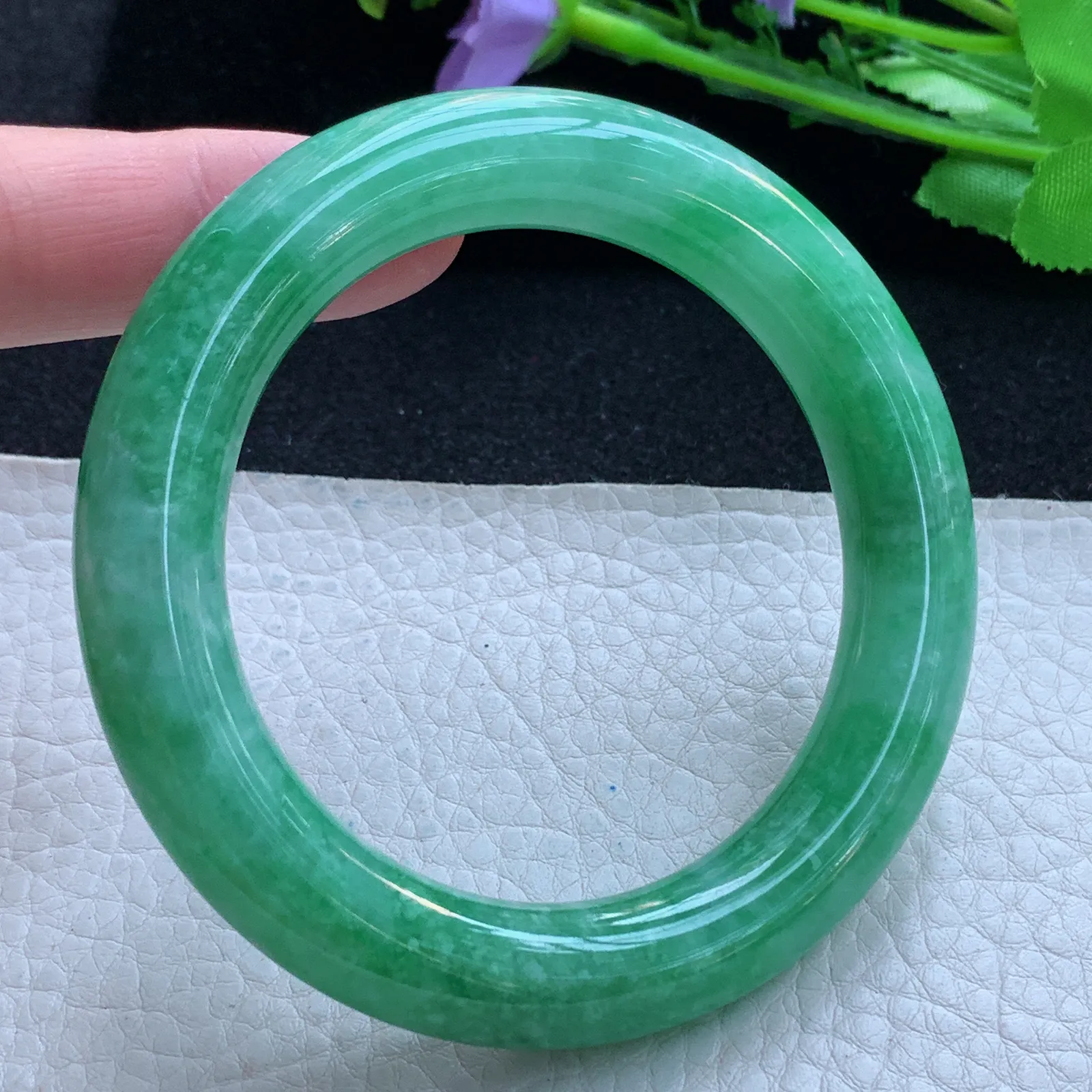 js自然光56*12*11.6胖圆镯 缅甸翡翠a货玉手镯满绿圆条玉手环 美人镯