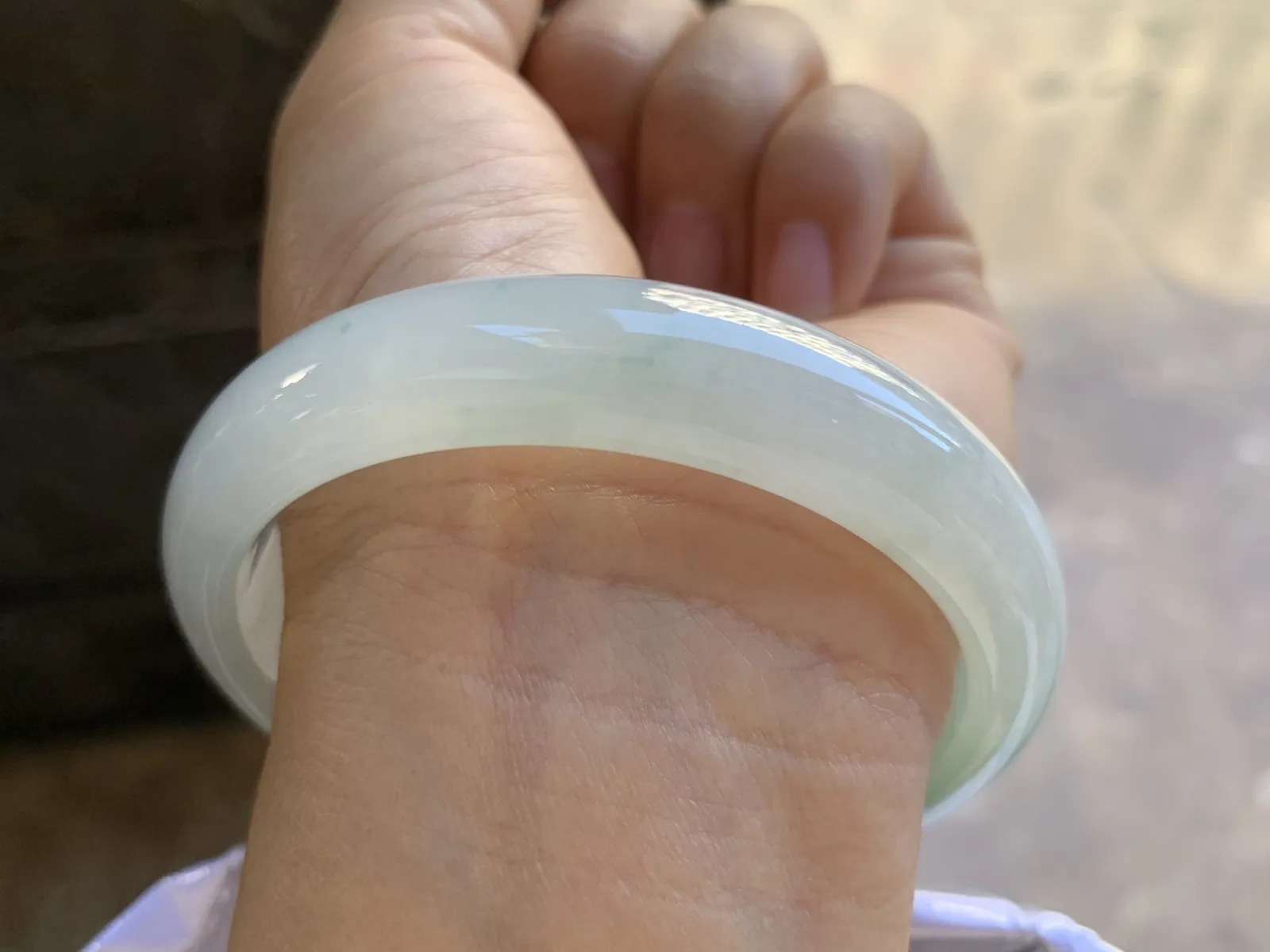 59.5-13-7.8mm
冰飘花手镯 种好水润 清爽干净