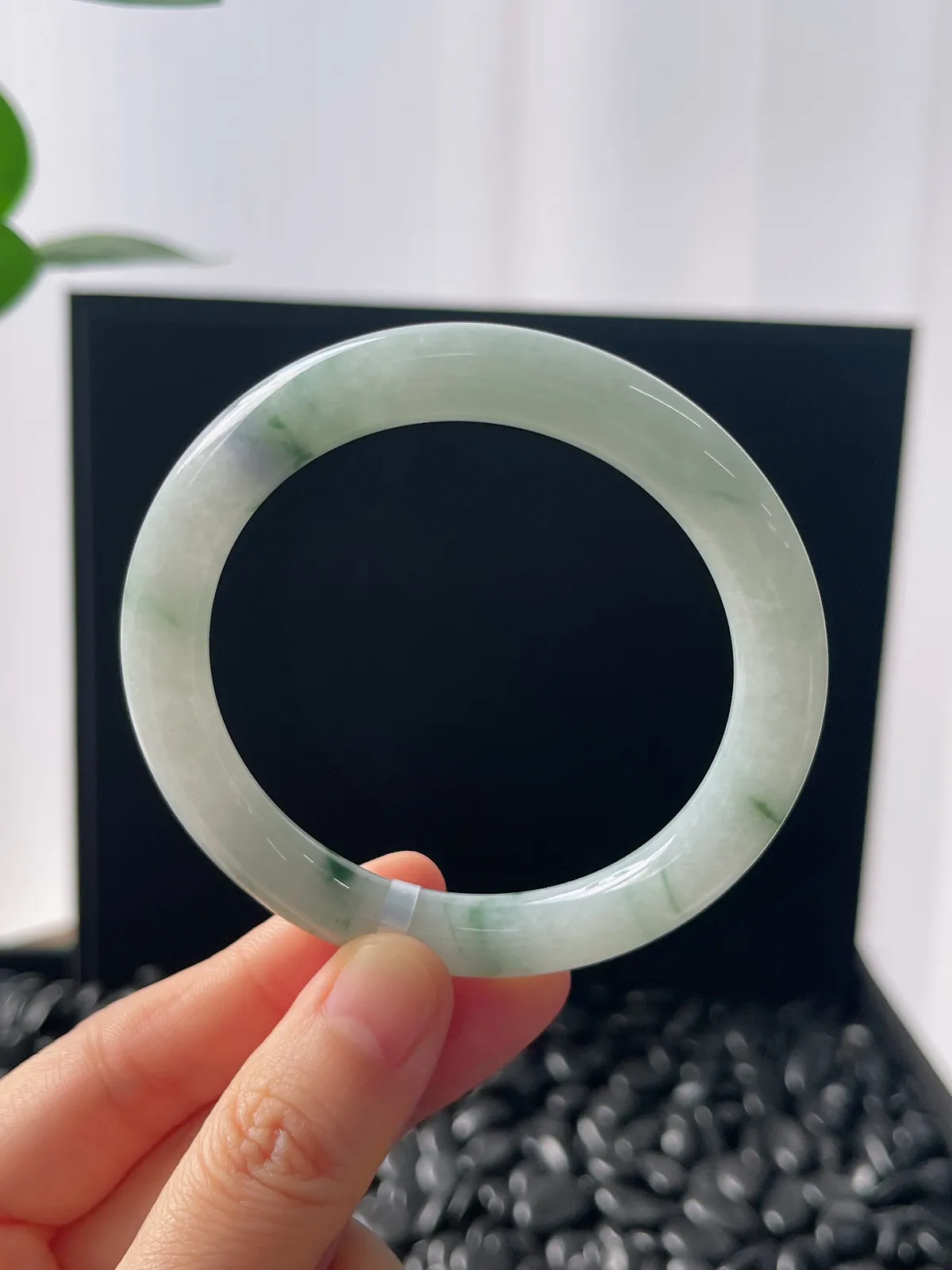 圆镯53.4圈口，翡翠糯化种飘花手镯