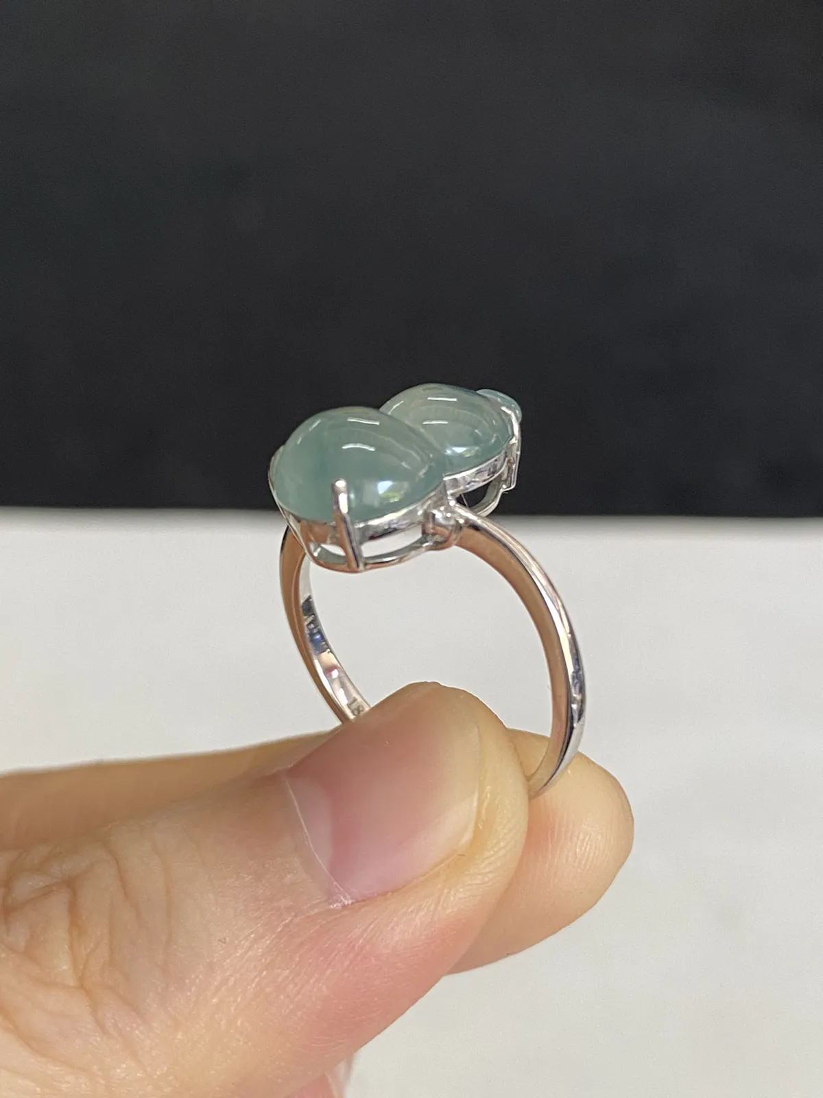 翡翠女戒，伴钻石