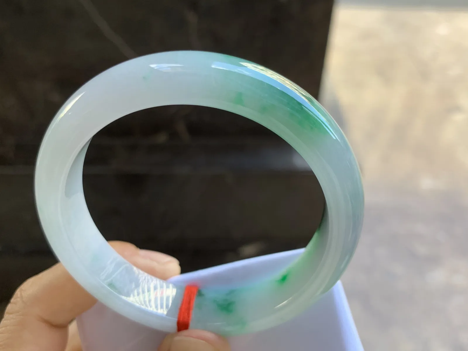 57-13.2-8.3mm
带色手镯 底子细腻 颜色辣绿 上手漂亮 推荐