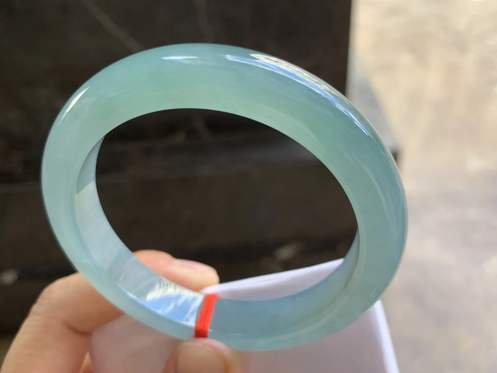 57.5-11.8-9mm
冰种晴水手镯 水润光泽 颜色清新