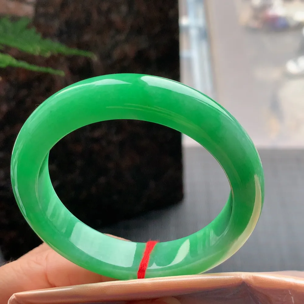 正圈满色阳绿 无瑕 尺寸:55.1/12.6/9.1满绿