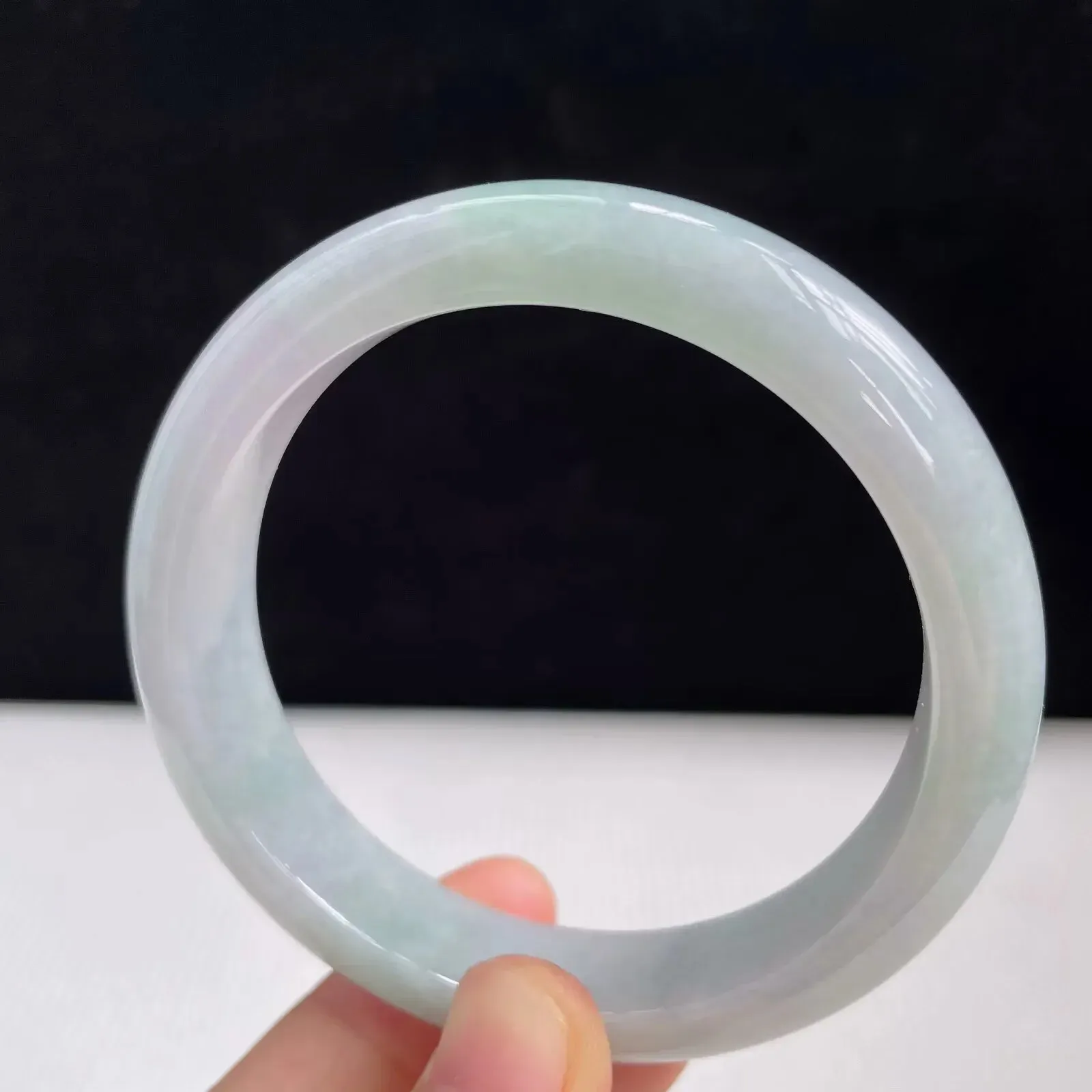 55.5mm自然光拍摄天然翡翠A货好种水正圈手镯 52.02g