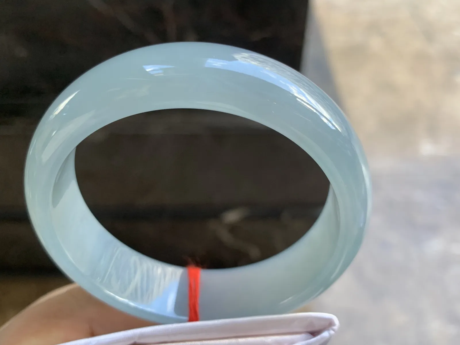 59-17.3-7.7mm
糯冰带底色宽版手镯 种好水润 宽版大气