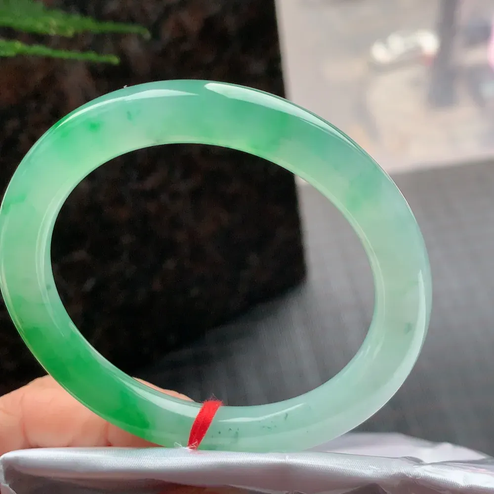 圆条高冰阳绿 无瑕 尺寸:59.4/9 种色俱佳