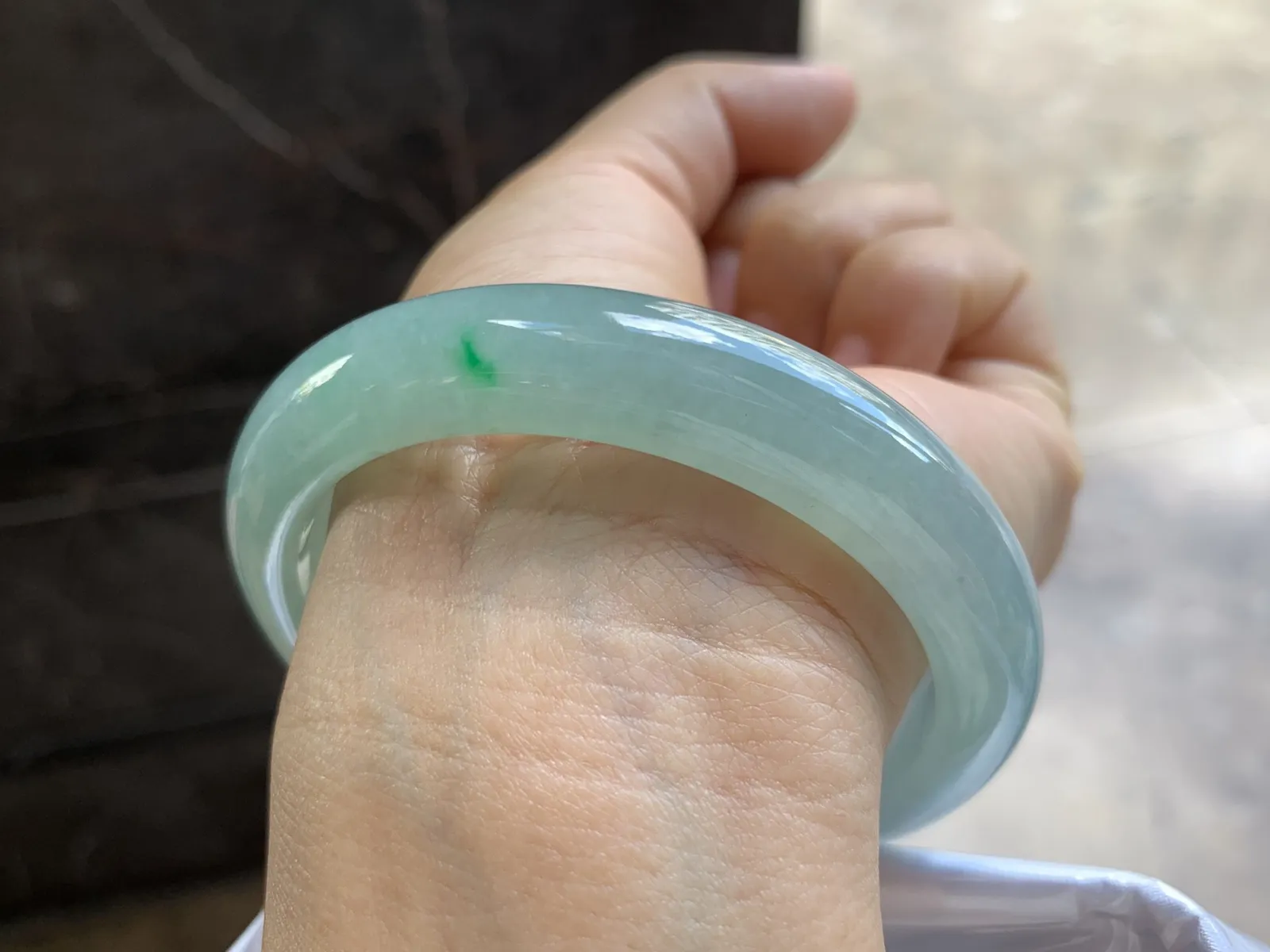 57.5-12.3-8.5mm
糯冰带底色手镯 底子细腻 水润