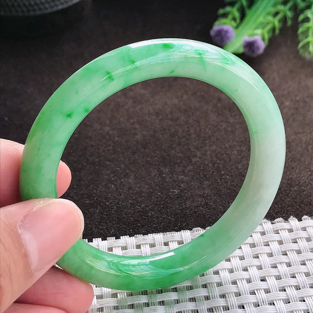 天然a货翡翠52/9.1/8.9老坑精美温润飘阳绿圆条手镯玉手镯