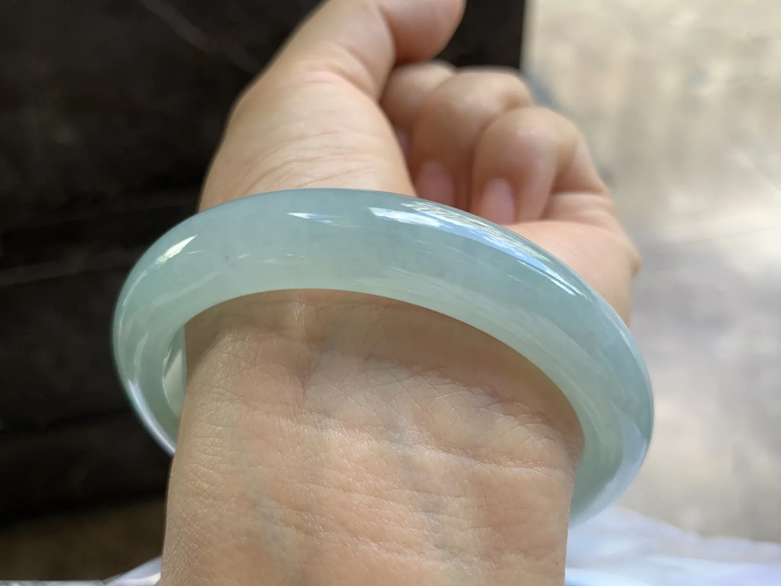 57.5-12.3-8.5mm
糯冰带底色手镯 底子细腻 水润