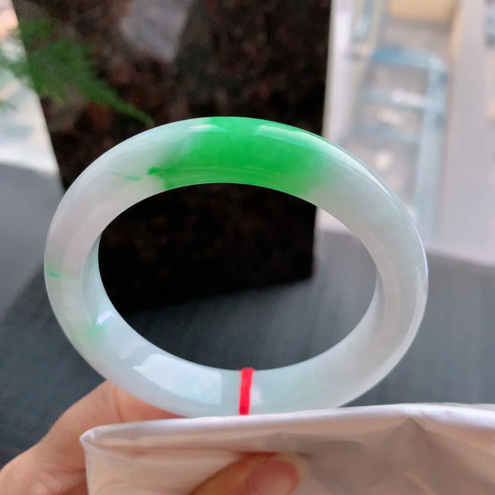 正圈冰糯阳绿 无瑕 尺寸:58.5/12.5/9.1 色好