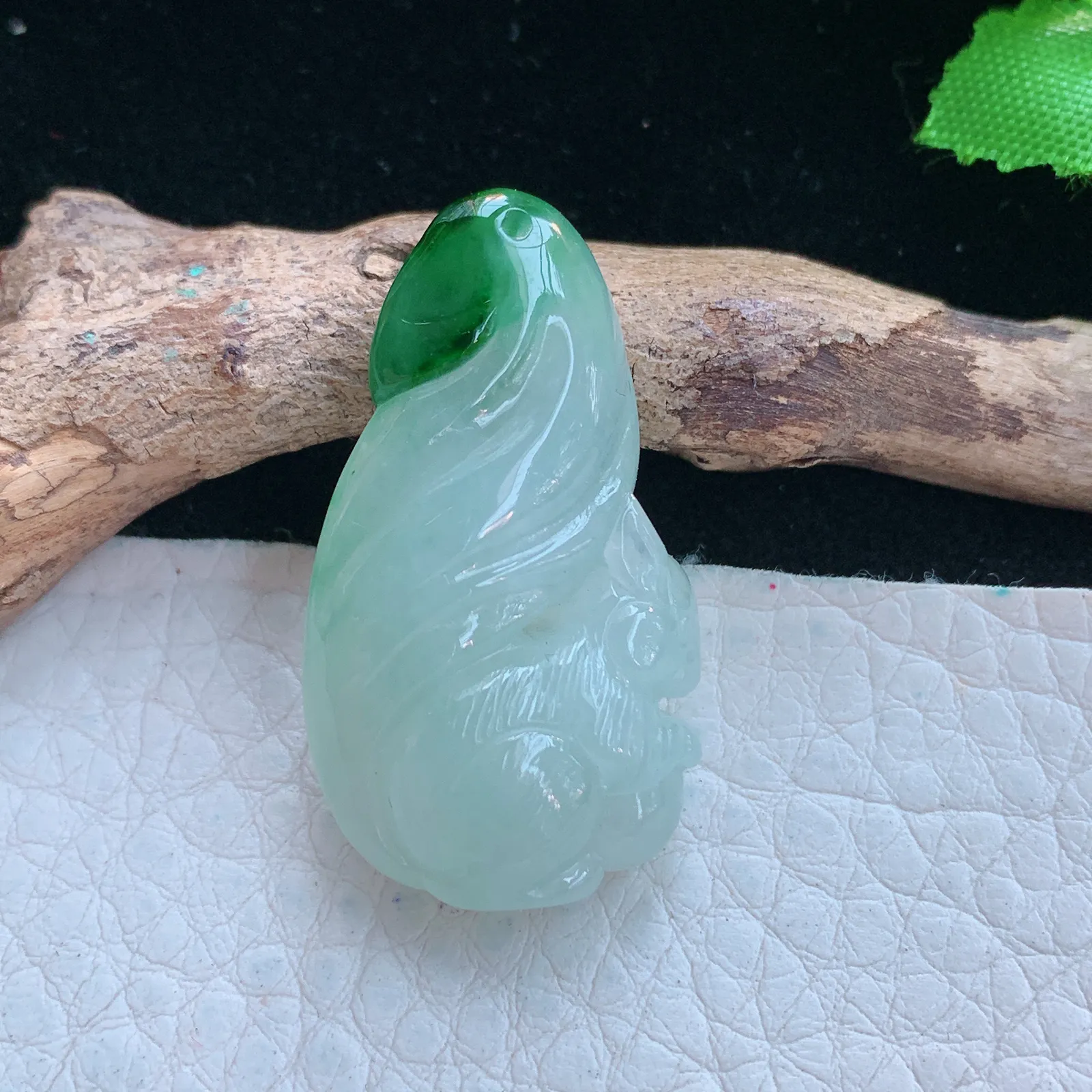 lz自然光34*19.6*10.2缅甸翡翠精雕联明伶俐九尾孤玉吊坠 玉挂件