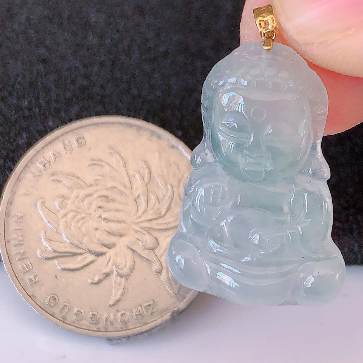 18K金镶嵌冰种翡翠保平安宝宝佛吊坠，种老水足，雕工精湛 ，寓意美好，佩戴时尚出众！#49.20