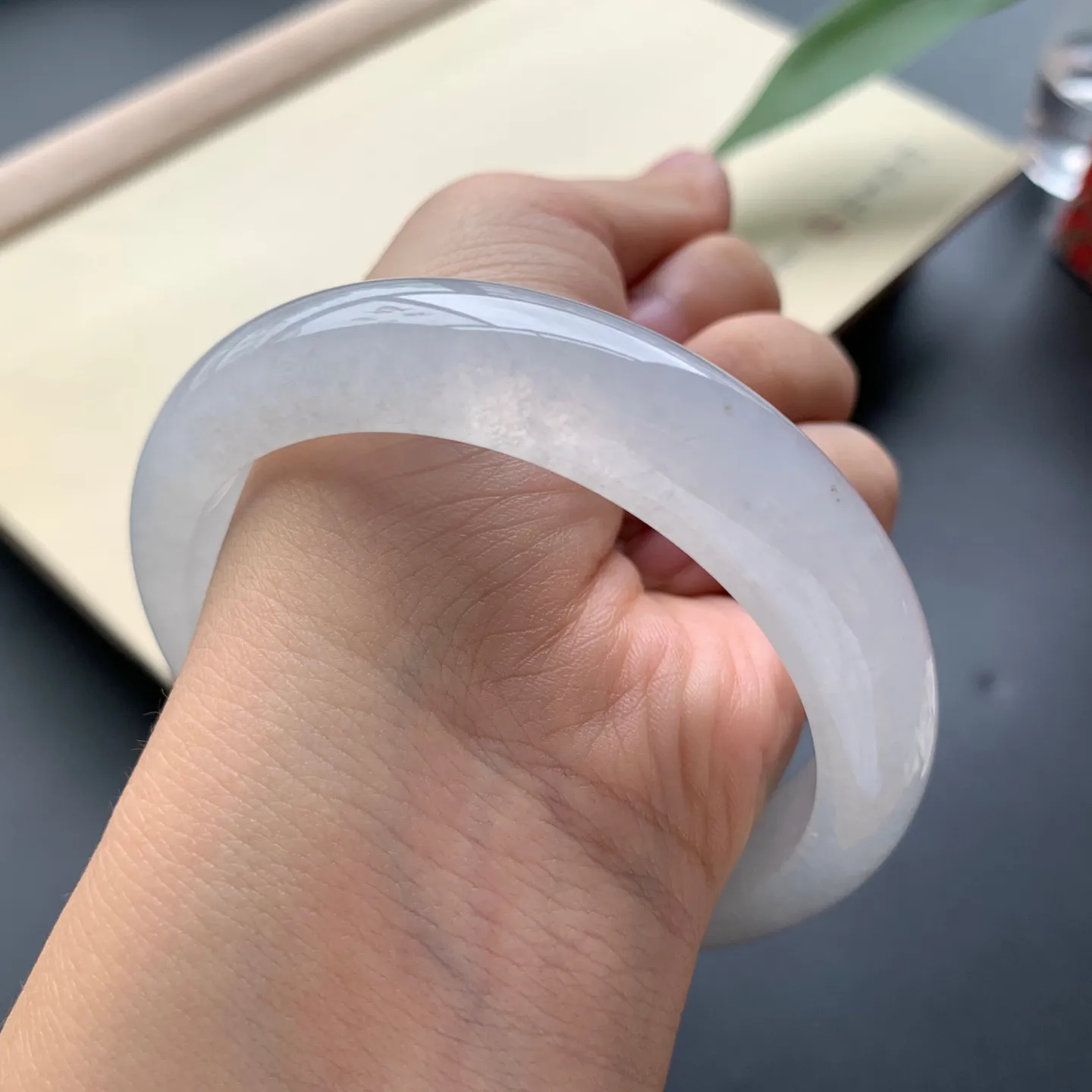 58.2圈口冰种正圈手镯 尺寸：58.2-13.8-8.6，无纹裂，水润起胶，白净光滑