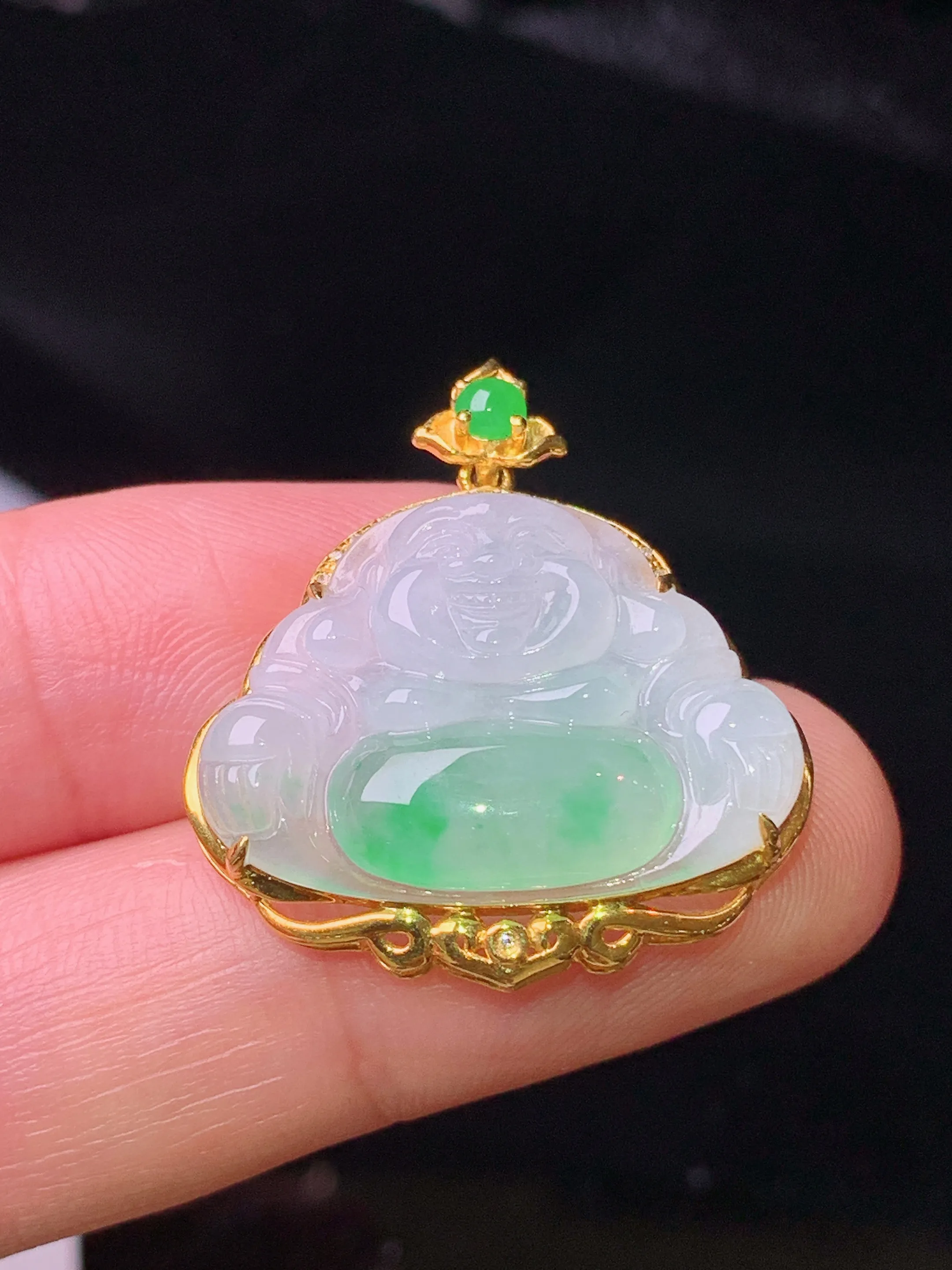 18k金钻镶嵌飘绿佛公吊坠 玉质细腻 色泽清新艳丽 整体尺寸26*24.5*6.3