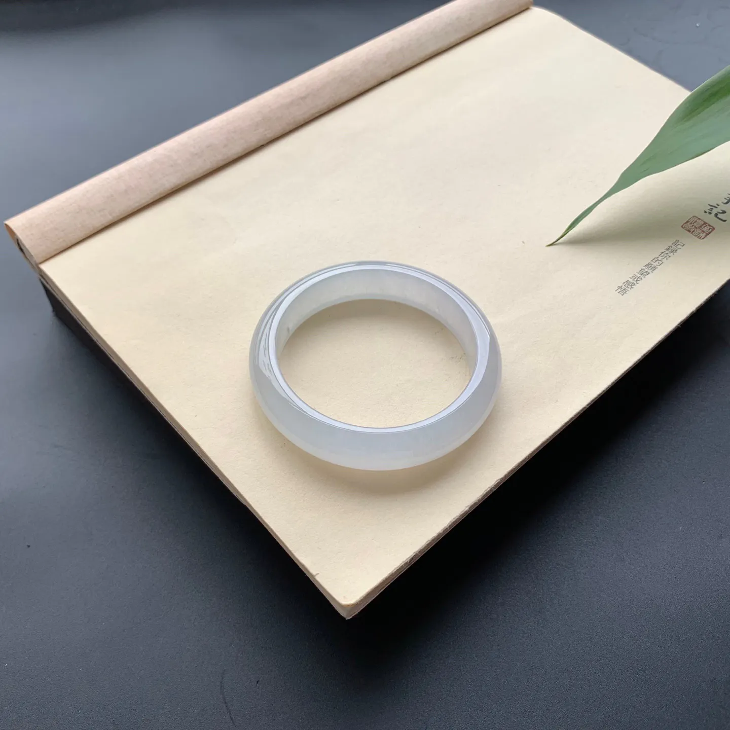 58.2圈口冰种正圈手镯 尺寸：58.2-13.8-8.6，无纹裂，水润起胶，白净光滑