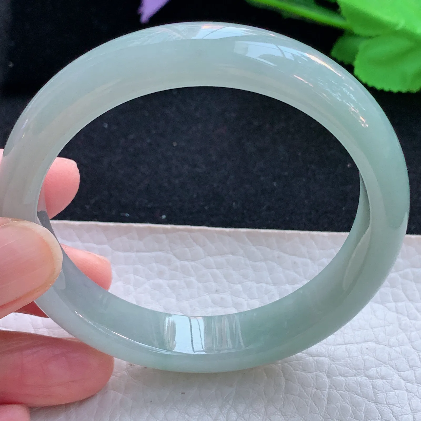 js自然光57.5*12.5*7.5平安镯 天然缅甸翡翠a货浅绿冰润宽边玉手环