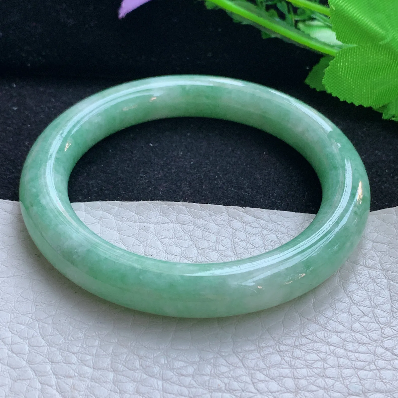 n自然光58*10.5美人镯 缅甸翡翠a货玉手镯果绿甜美圆条玉手环