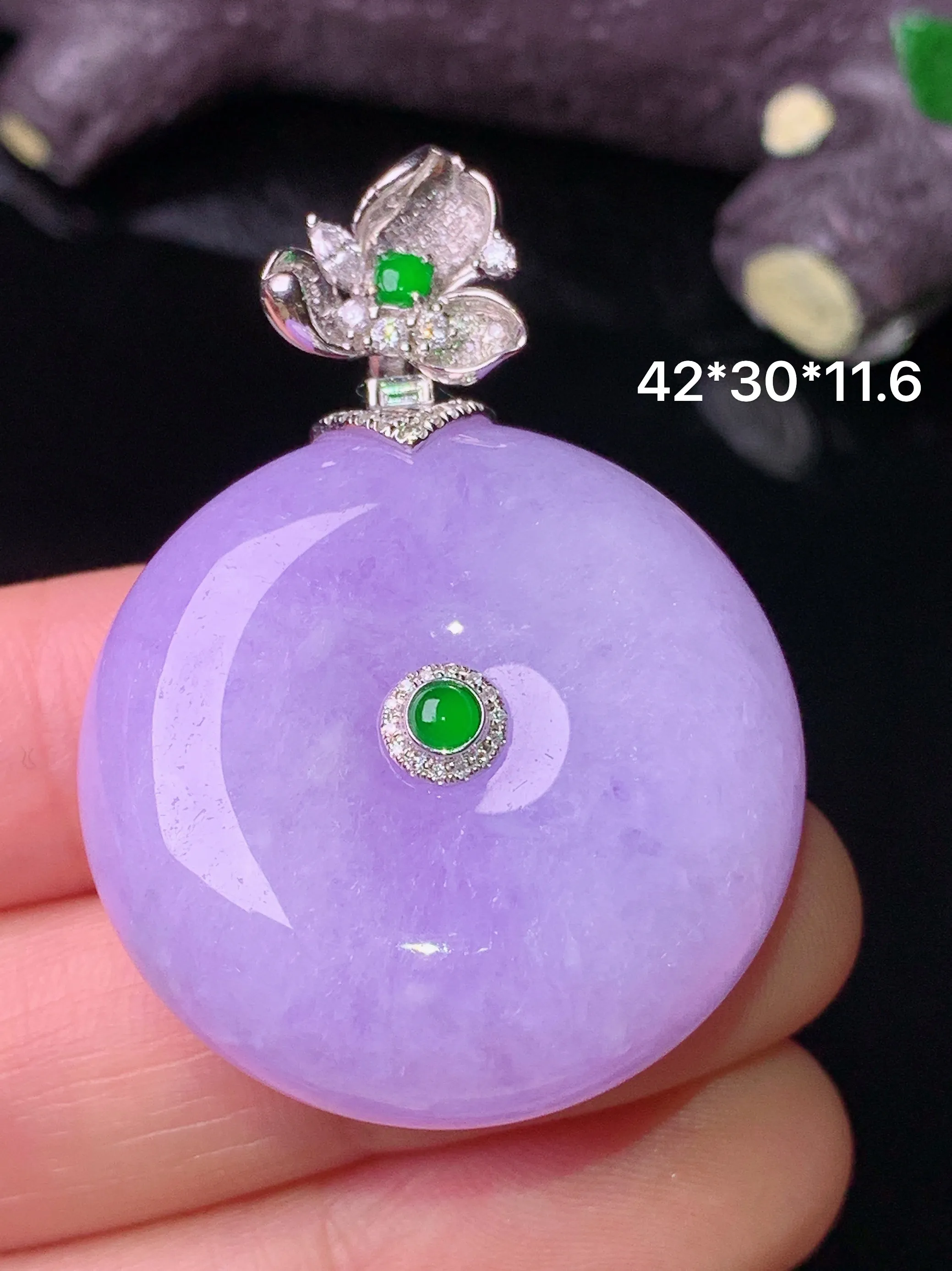 18k金钻镶嵌紫罗兰平安扣吊坠 玉质细腻 色泽清新艳丽 整体尺寸42*30*11.6