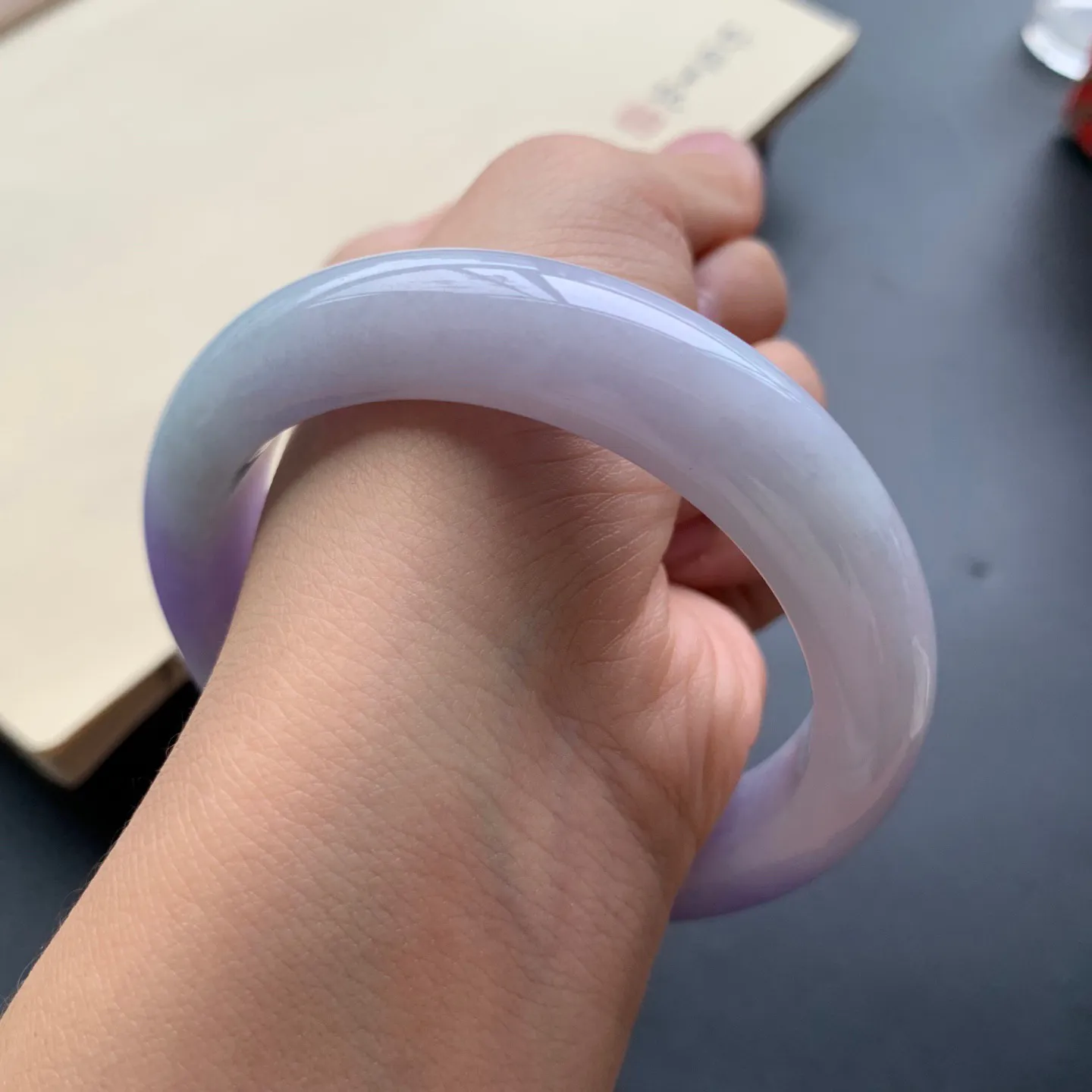 57.5圈口紫罗兰正圈手镯 尺寸：57.5-13.2-9.5，无纹裂，细腻光滑，色泽浓郁