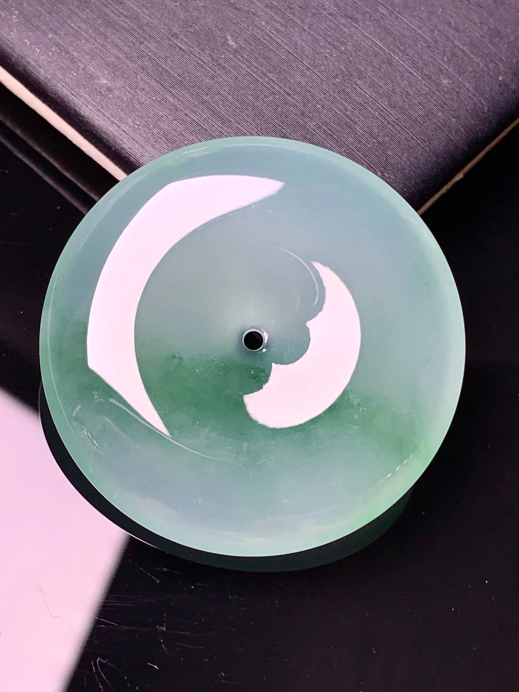 冰种平安扣吊坠 玉质细腻 色泽清新艳丽 整体尺寸34.5*6