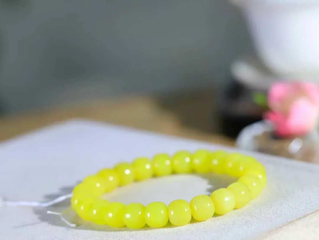 （老型珠.手串）

货头精选  和田玉黄口老型珠手串，玉质细腻油润 饱满光滑 质朴无华，悠远简单，