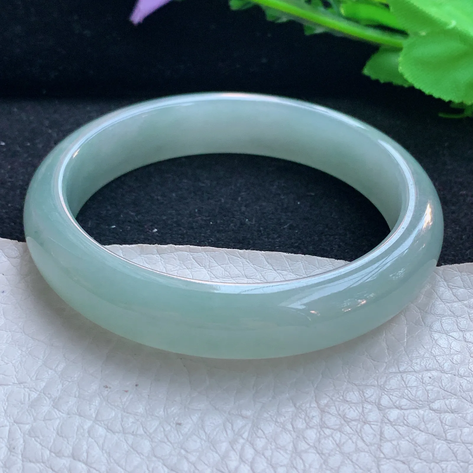 js自然光57.5*12.5*7.5平安镯 天然缅甸翡翠a货浅绿冰润宽边玉手环