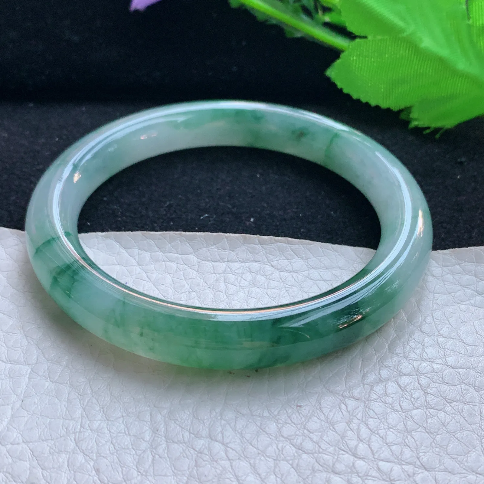 r自然光59*10.2*9.6美人镯 天然缅甸翡翠a货冰飘花大气圆条玉镯子 玉手环