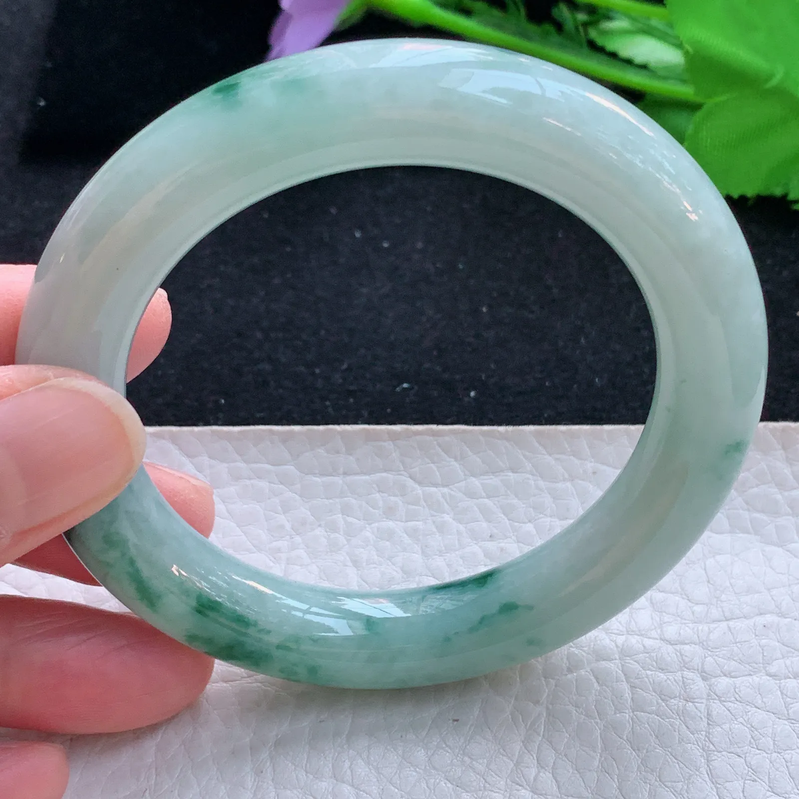 yw5自然光55*11.2*11美人镯 缅甸翡翠a货玉手镯飘花圆条玉手环