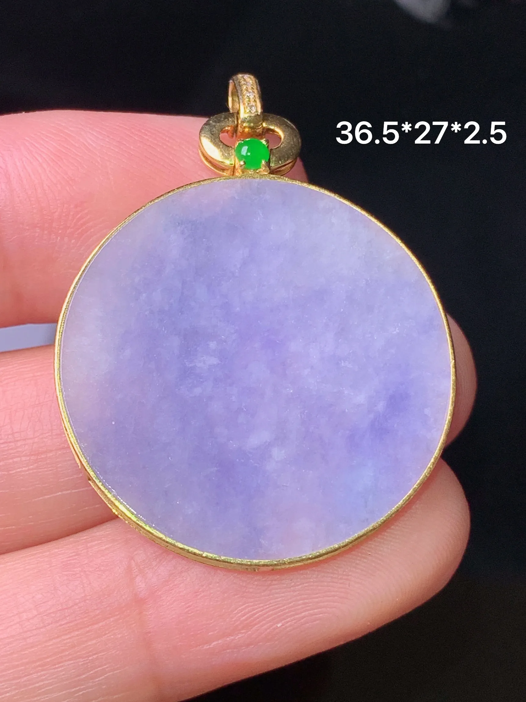 18k金镶嵌紫罗兰圆牌吊坠 玉质细腻 色泽清新艳丽 整体尺寸36.5*27*2.5