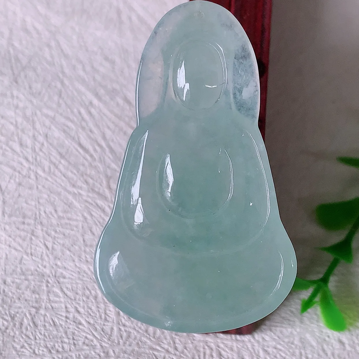 自然光实拍，冰种翡翠观音菩萨吊坠，净瓶观音，冰透亮泽，美观亮丽，观音面相端庄#46.22