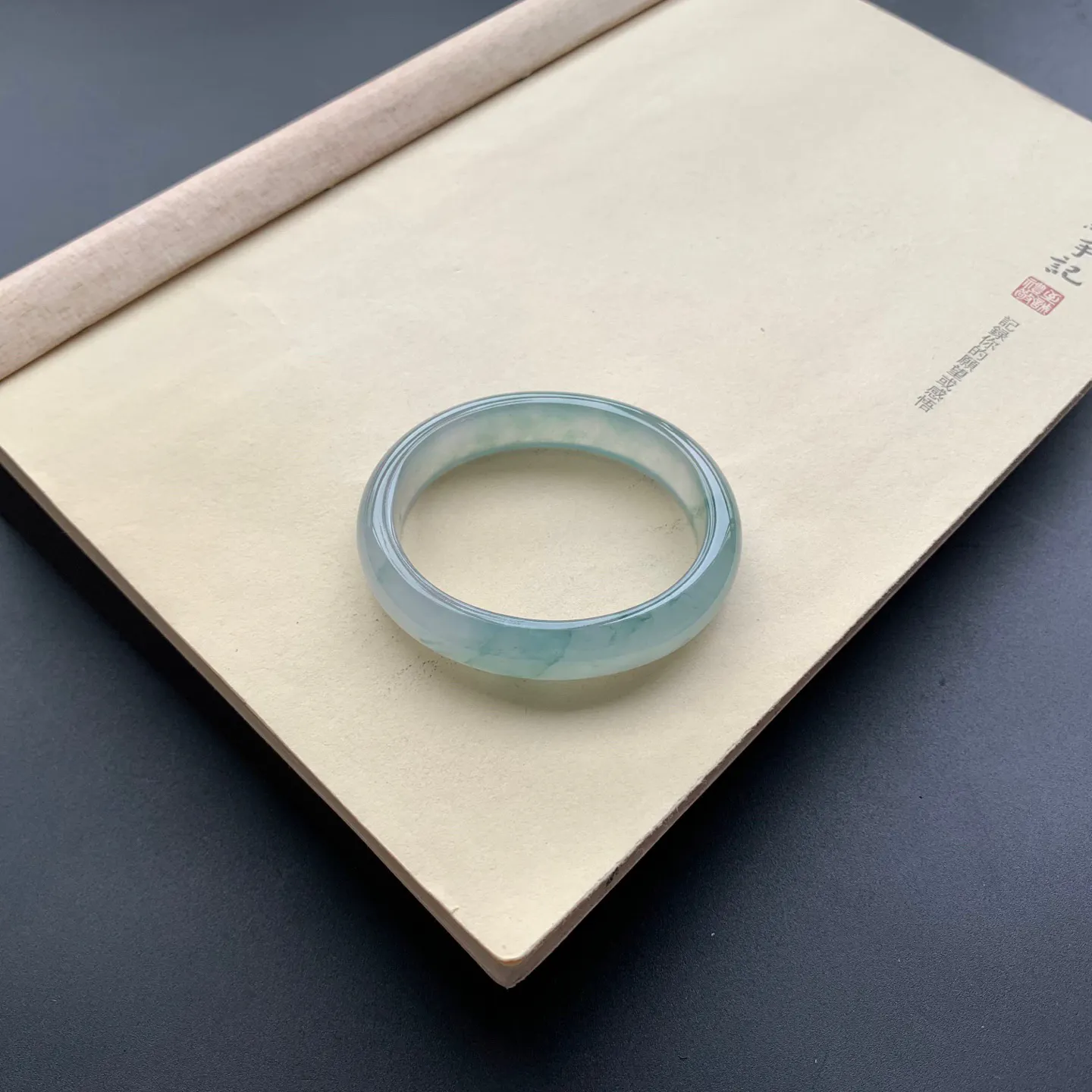 55圈口冰种飘花贵妃手镯 尺寸：55-48-12.6-7，无纹裂，冰透水润，胶感十足