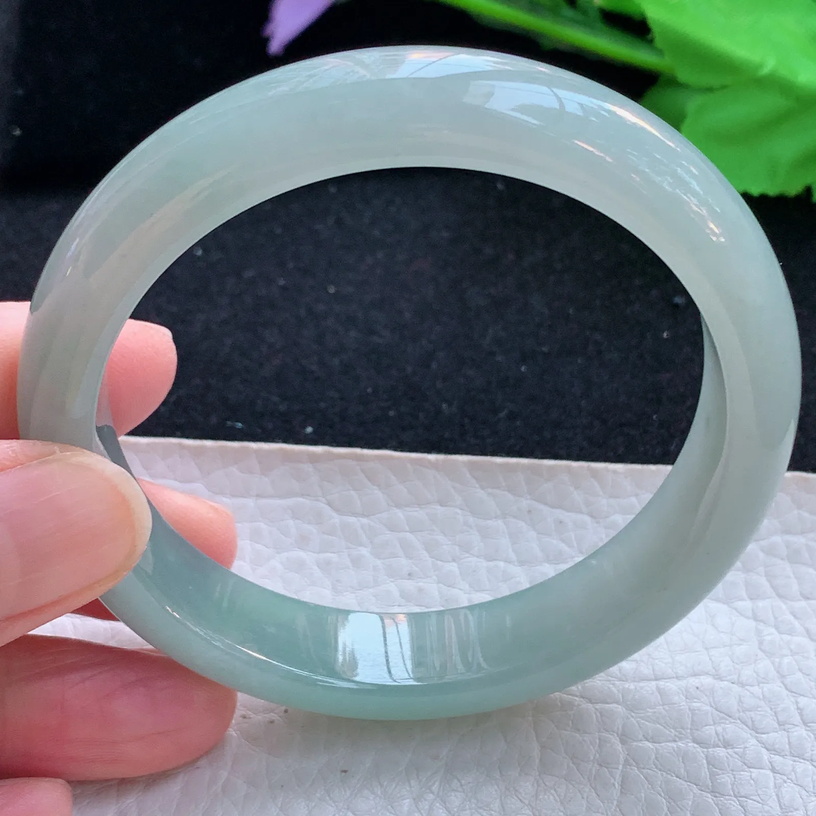 js自然光57.5*12.5*7.5平安镯 天然缅甸翡翠a货浅绿冰润宽边玉手环