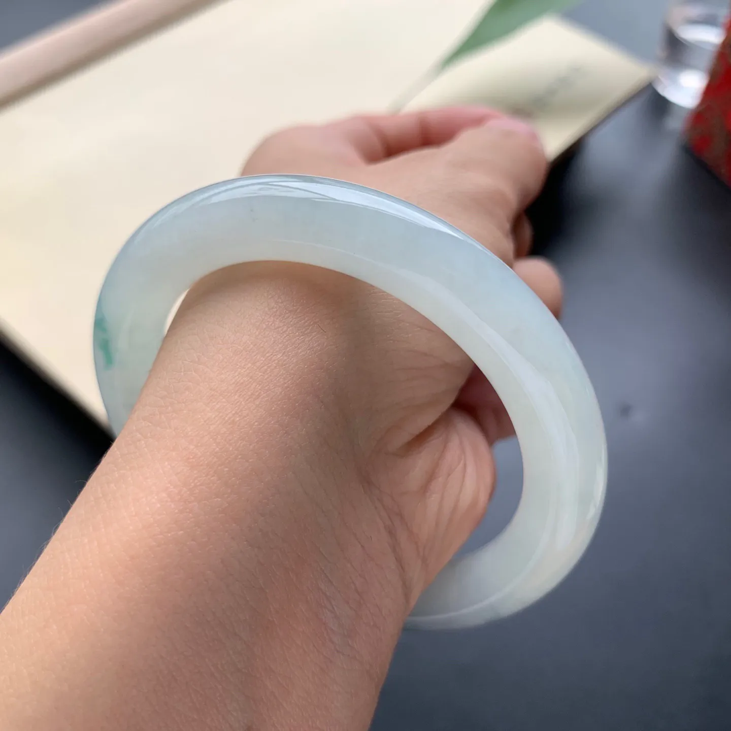 53.6圈口冰飘花圆条手镯 尺寸：53.6-9.8，水润起胶，条形饱满