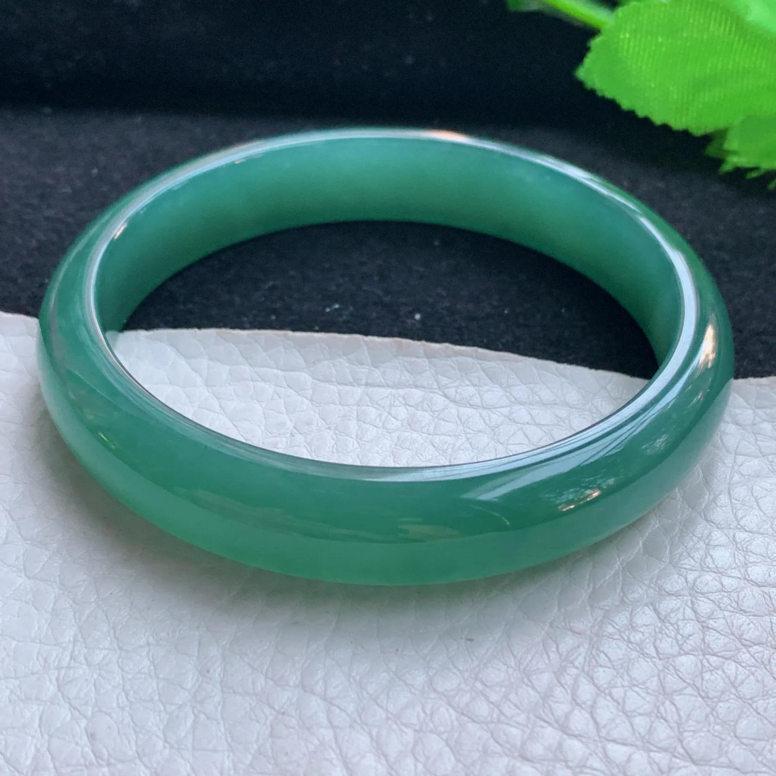 ll大圈口61.5*11*7平安镯 翡翠a货飘冰蓝起光宽边玉镯子 玉手环