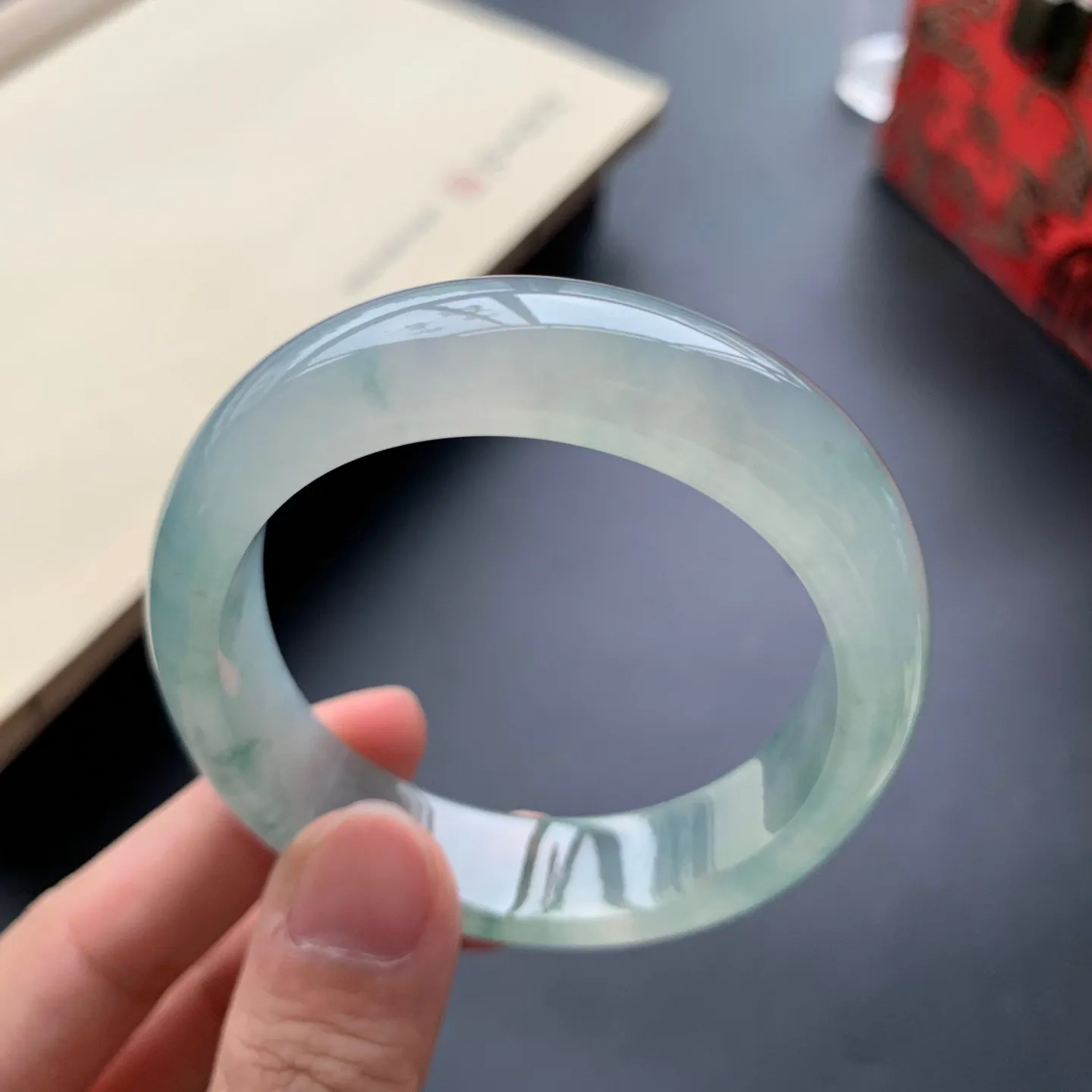 55圈口冰种飘花贵妃手镯 尺寸：55-48-12.6-7，无纹裂，冰透水润，胶感十足