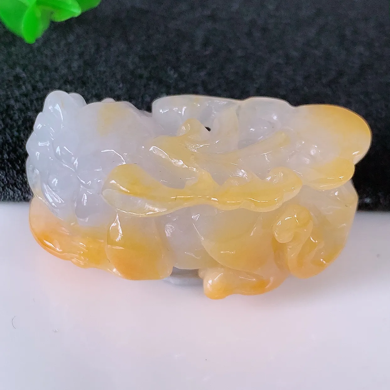 自然光实拍，冰润黄翡双彩招财貔貅吊坠，民间有“一摸貔貅运程旺盛，再摸貔貅财运滚滚， 三摸貔貅平步青云 ”的美好祝愿。#41.20