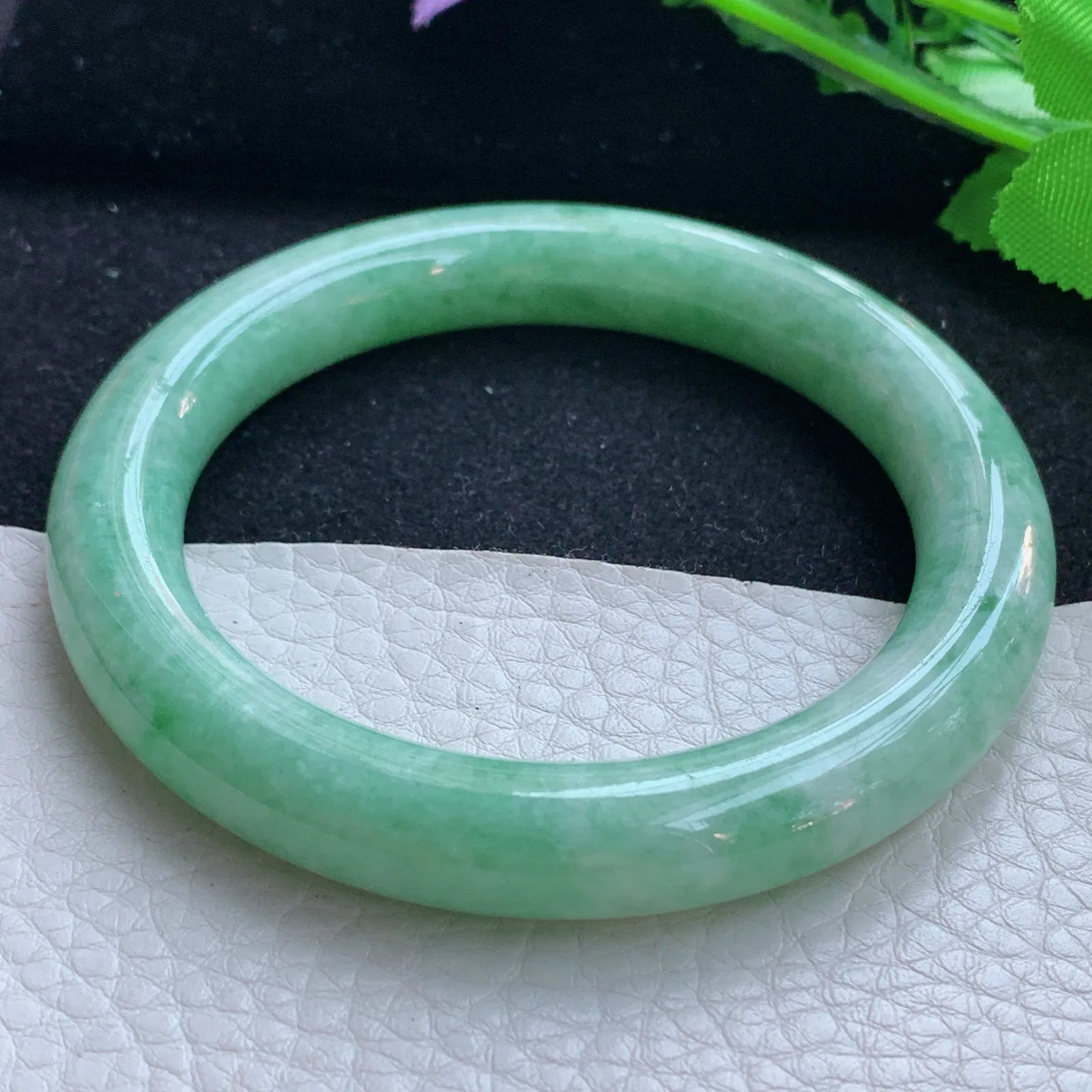n自然光58*10.5美人镯 缅甸翡翠a货玉手镯果绿甜美圆条玉手环