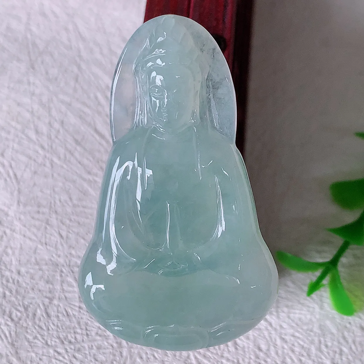 自然光实拍，冰种翡翠观音菩萨吊坠，净瓶观音，冰透亮泽，美观亮丽，观音面相端庄#46.22