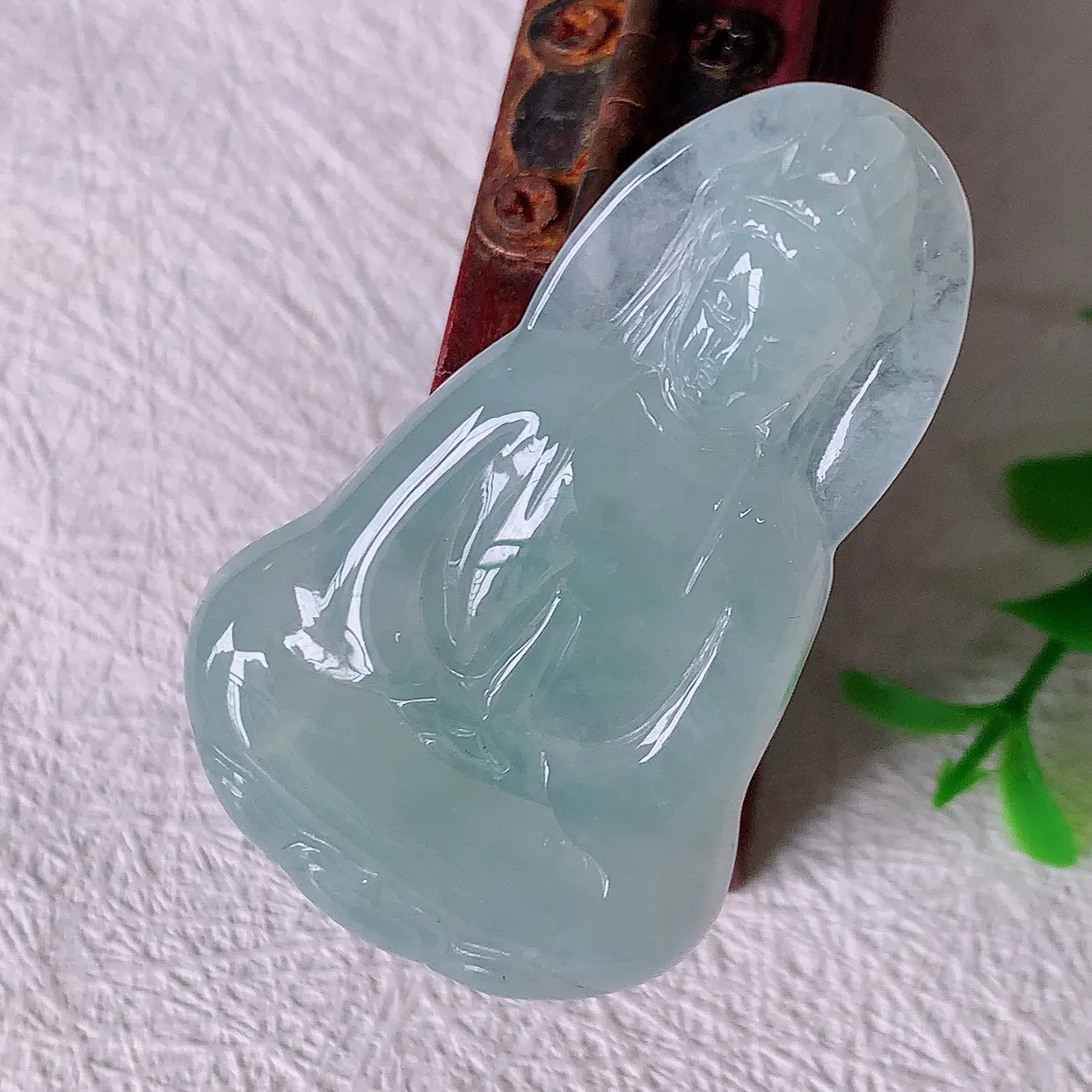 自然光实拍，冰种翡翠观音菩萨吊坠，净瓶观音，冰透亮泽，美观亮丽，观音面相端庄#46.22