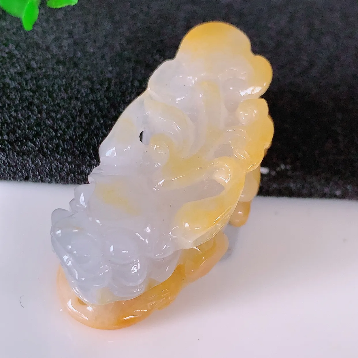 自然光实拍，冰润黄翡双彩招财貔貅吊坠，民间有“一摸貔貅运程旺盛，再摸貔貅财运滚滚， 三摸貔貅平步青云 ”的美好祝愿。#41.20