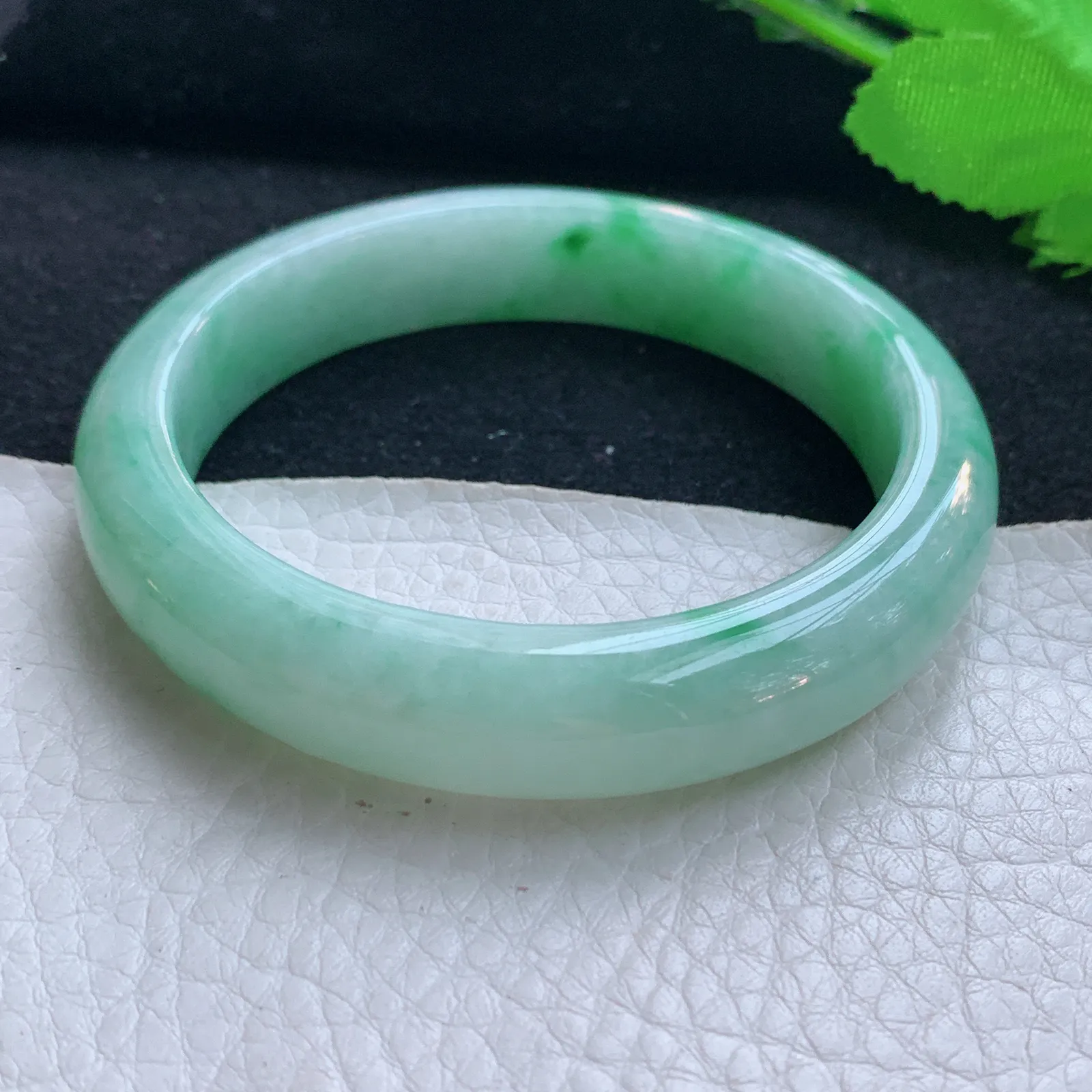 ll自然光55.5*12.3*8平安镯 天然缅甸翡翠a货飘阳绿宽边玉镯子 玉手环