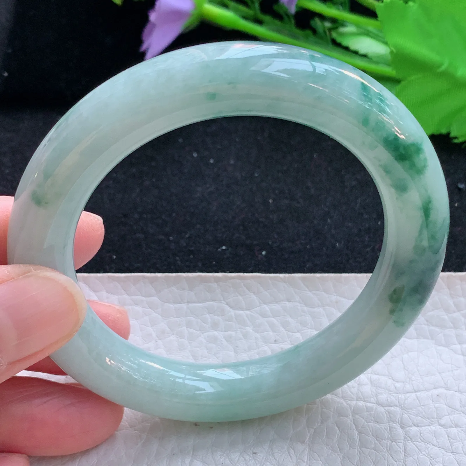 yw5自然光55*11.2*11美人镯 缅甸翡翠a货玉手镯飘花圆条玉手环