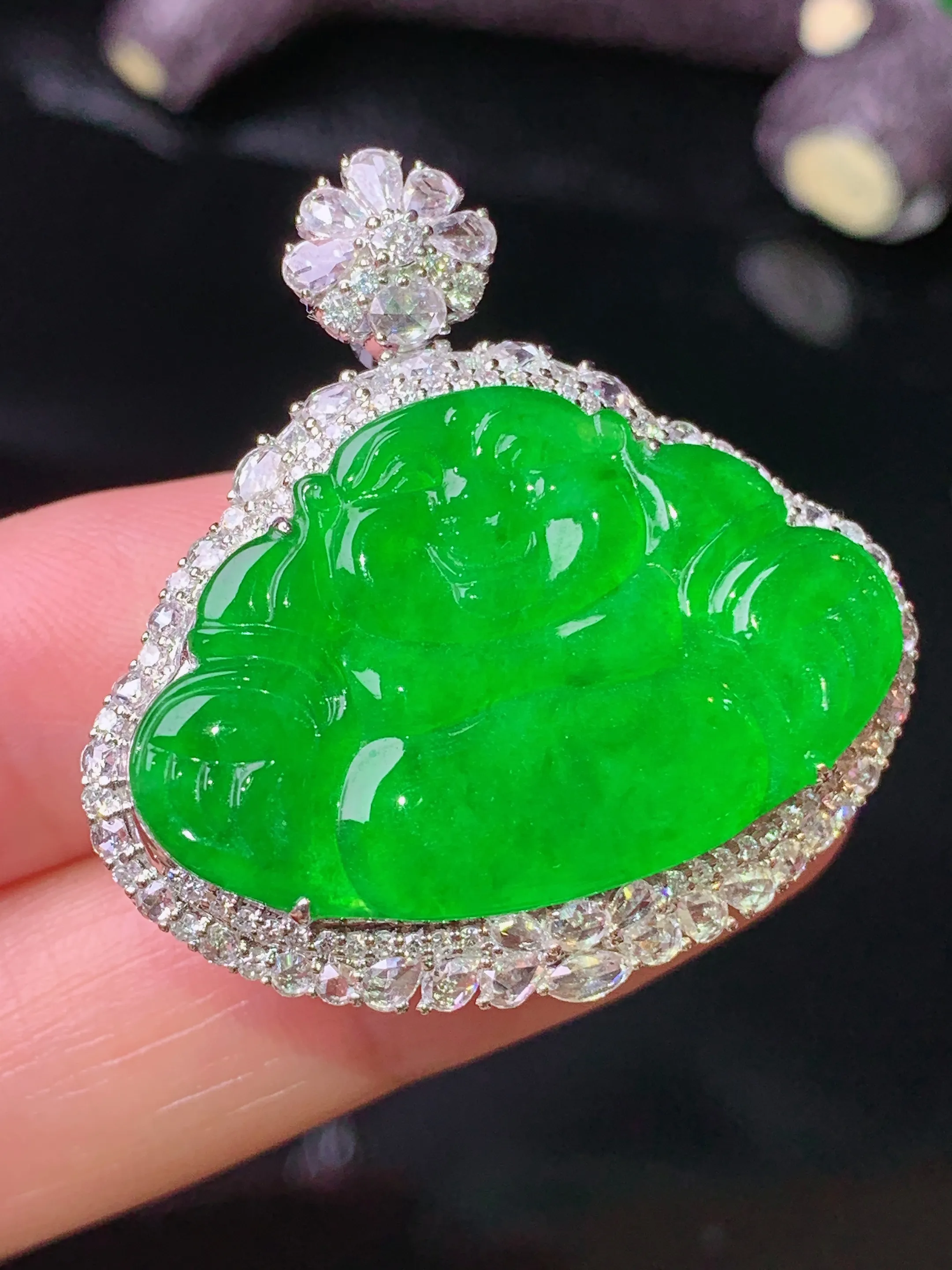 18k金钻镶嵌满绿佛公吊坠 玉质细腻 色泽清新艳丽 整体尺寸34*33*11