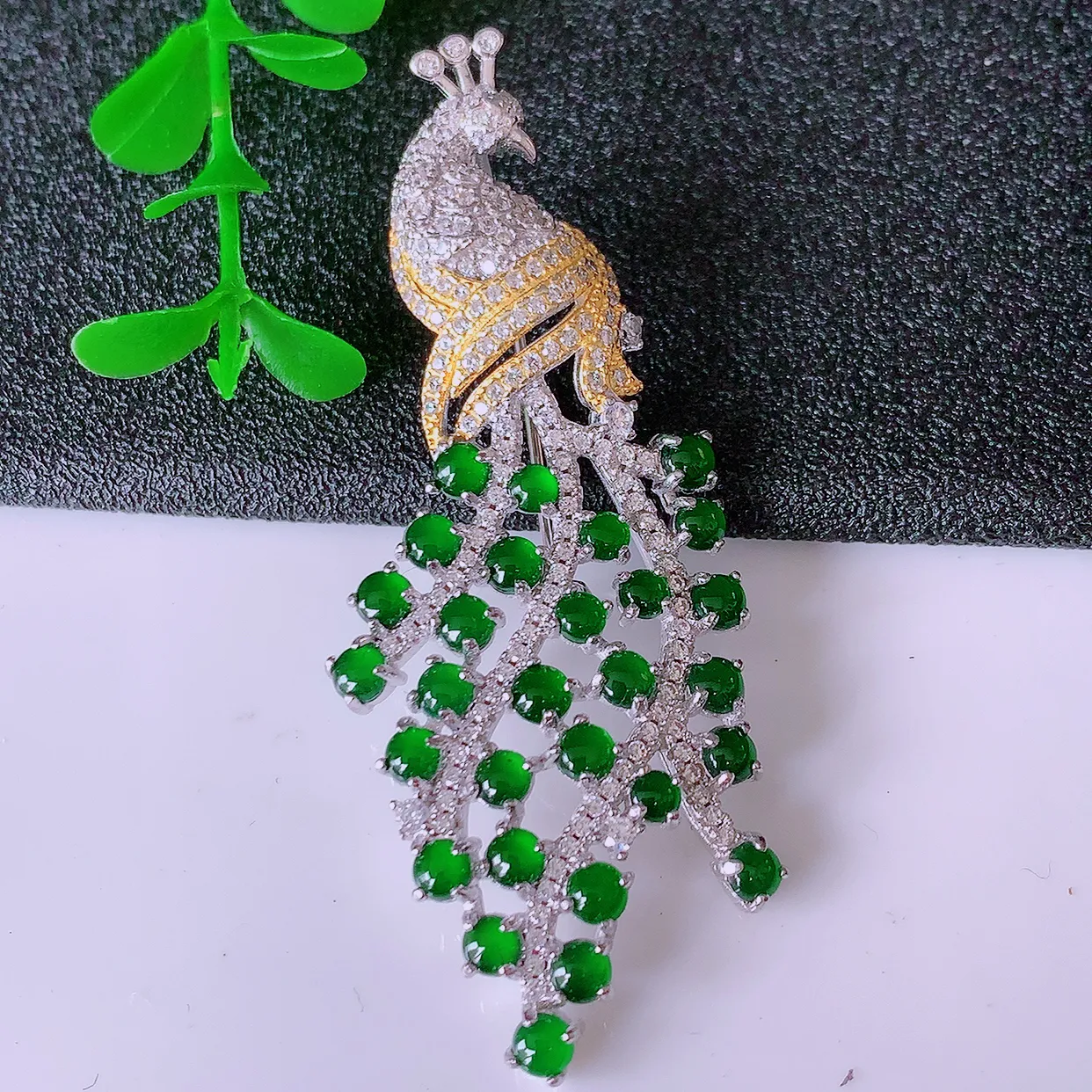 冰透满绿翡翠925银镶嵌凤凰胸针，自然光实拍，翠色灵动，颜色漂亮，种老水足，品相佳，佩戴佳品！#98