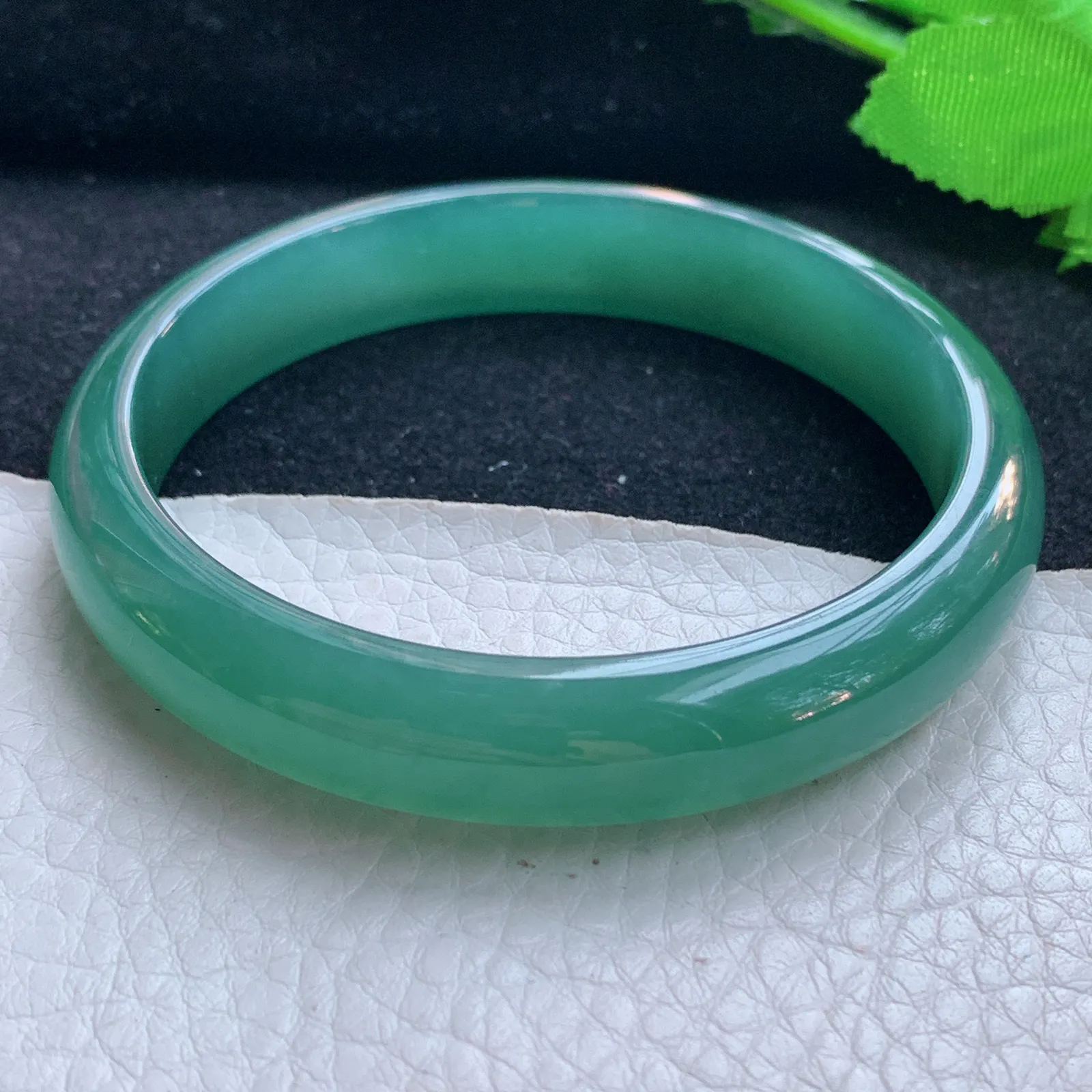 ll大圈口61.5*11*7平安镯 翡翠a货飘冰蓝起光宽边玉镯子 玉手环